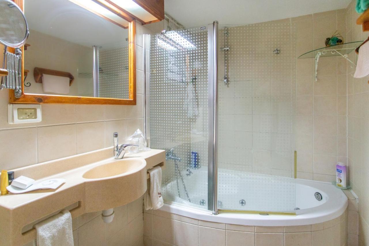 Invito Villa Rosh Pinna Exterior photo